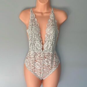Comin’in HAHt Lace bodysuit - SZ S - something blue - NWT